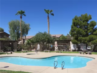 Photo #4: 2319804 Listing