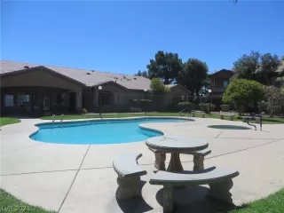 Photo #5: 2319804 Listing