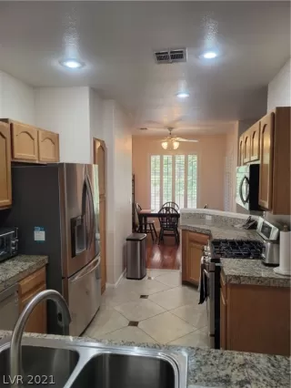 Photo #5: 2319807 Listing