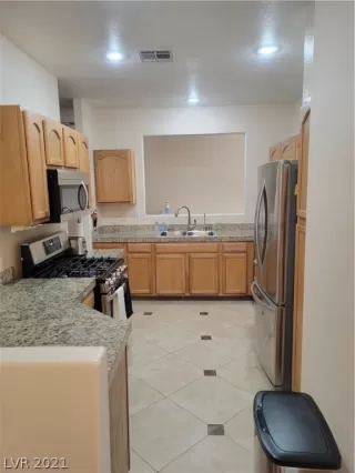 Photo #6: 2319807 Listing