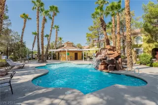 Photo #4: 2319832 Listing