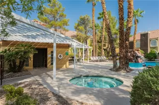 Photo #5: 2319832 Listing