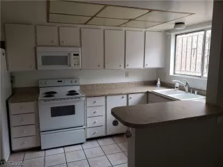 Photo #3: 2319838 Listing 