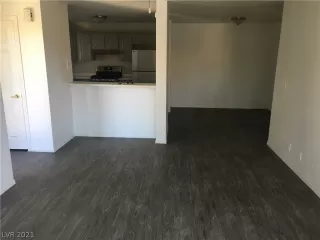 Photo #3: 2319847 Listing