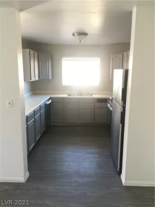 Photo #4: 2319847 Listing