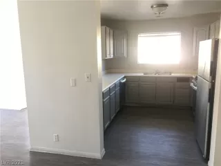 Photo #5: 2319847 Listing