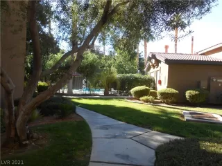 Photo #3: 2319858 Listing 