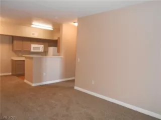 Photo #4: 2319858 Listing 