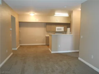 Photo #6: 2319858 Listing 