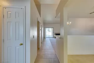 Photo #3: 2319878 Listing