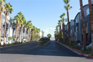 Photo #2: 2319929 Listing 