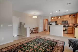 Photo #4: 2319947 Listing