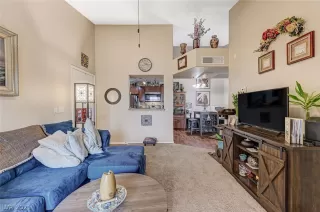 Photo #4: 2319950 Listing