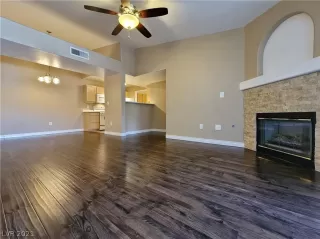 Photo #1: 2319989 Listing 