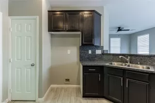 Photo #5: 2320001 Listing