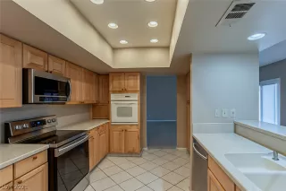 Photo #3: 2320010 Listing