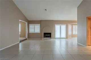 Photo #4: 2320010 Listing