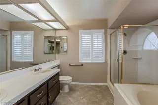 Photo #5: 2320010 Listing