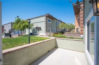 Photo #5: 2320023 Listing