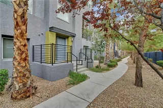 Photo #2: 2320045 Listing