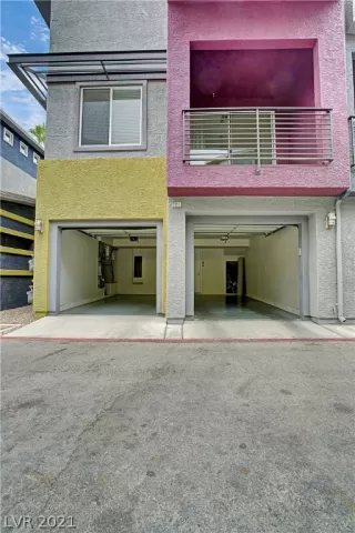 Photo #3: 2320045 Listing