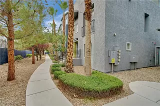 Photo #5: 2320045 Listing