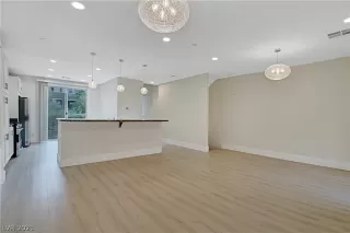 Photo #6: 2320045 Listing