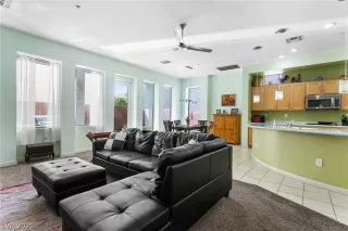 Photo #2: 2320052 Listing