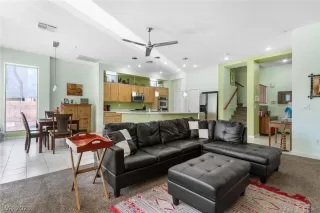 Photo #3: 2320052 Listing