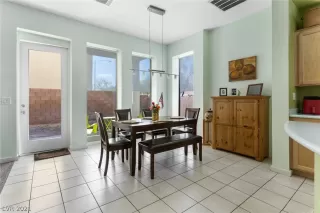 Photo #4: 2320052 Listing