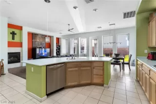 Photo #6: 2320052 Listing