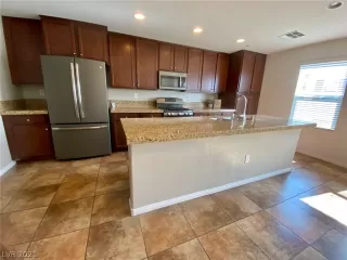 Photo #2: 2320058 Listing