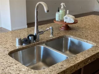 Photo #3: 2320058 Listing