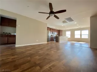 Photo #5: 2320058 Listing