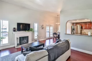 Photo #1: 2320092 Listing