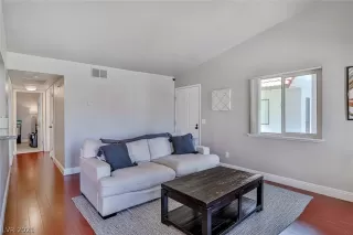 Photo #3: 2320092 Listing