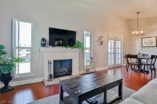 Photo #5: 2320092 Listing