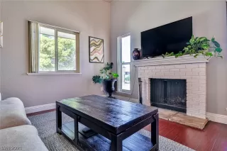 Photo #6: 2320092 Listing