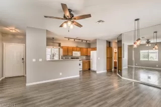 Photo #5: 2320093 Listing