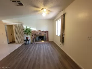 Photo #2: 2320094 Listing