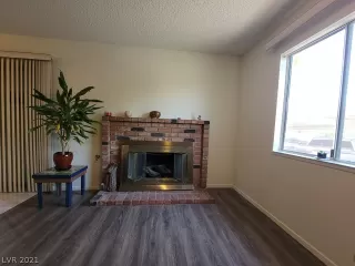 Photo #3: 2320094 Listing