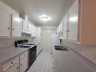 Photo #6: 2320094 Listing