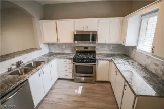 Photo #4: 2320105 Listing