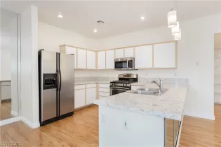 Photo #1: 2320114 Listing