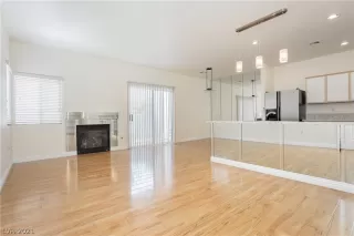 Photo #6: 2320114 Listing