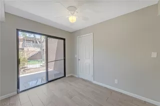 Photo #3: 2320122 Listing