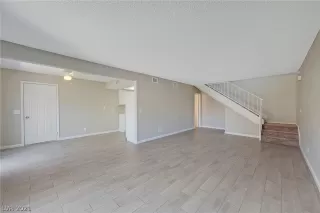 Photo #4: 2320122 Listing