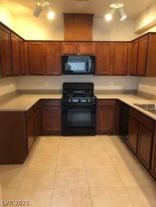 Photo #3: 2320137 Listing