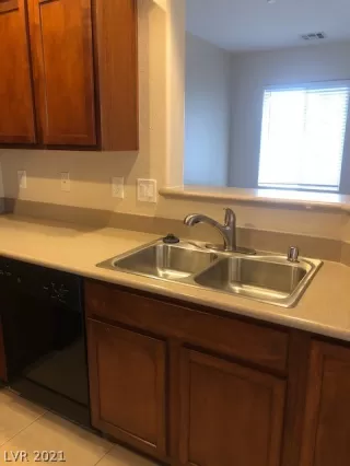 Photo #4: 2320137 Listing