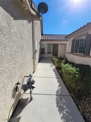 Photo #1: 2320140 Listing 